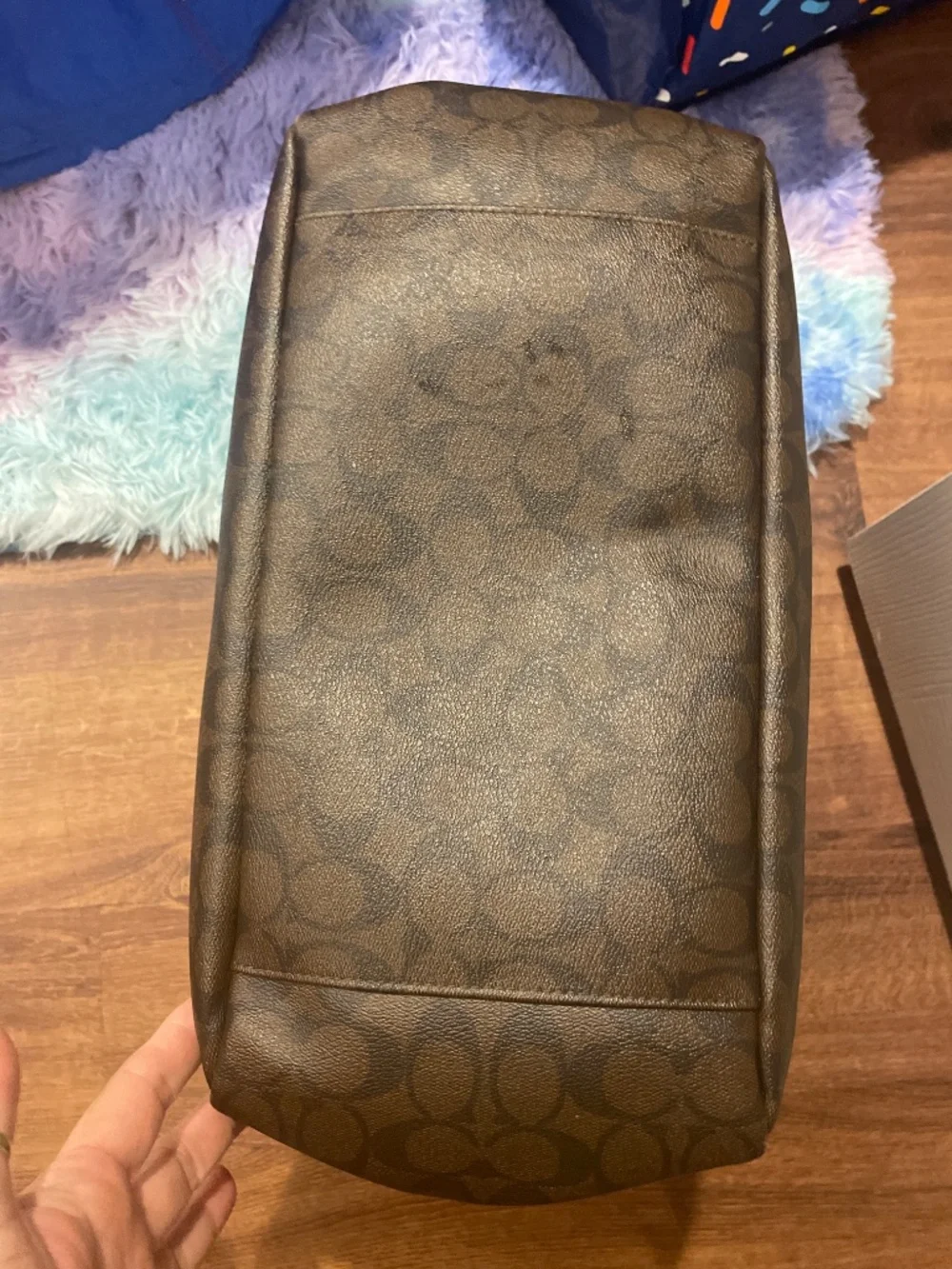 Coach classic leather pattern essential tote